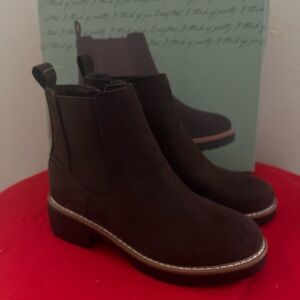 Brown Ankle Boots - Size 6 *NEW*